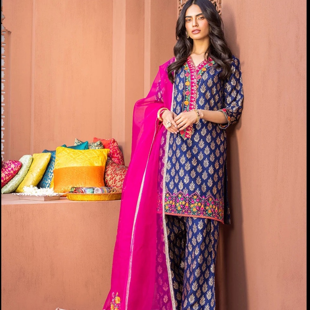 Navy & Fuchsia Embroidered Wedding Salwar Kameez Set - Picture 2 of 14